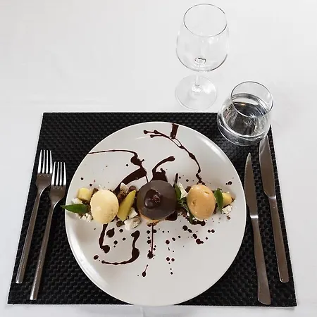 Les Grillons Hébergement de vacances Meyras